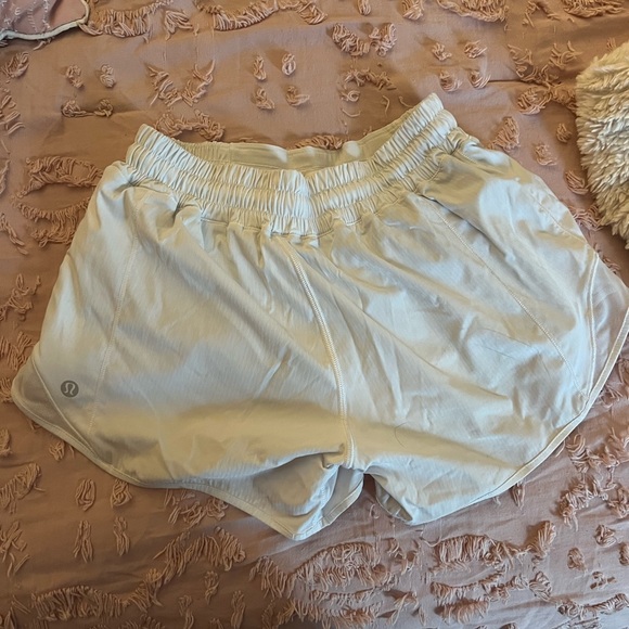 White lulu shorts - Picture 5 of 6